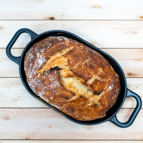 Enameled cast iron Dutch oven