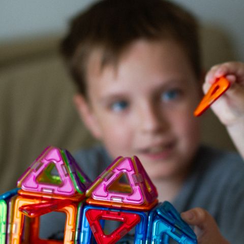 Magnetic tiles building set