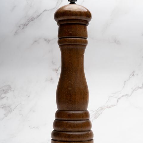 Burr-grinder pepper mill
