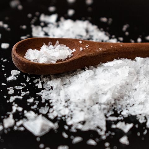 Flaky finishing salt