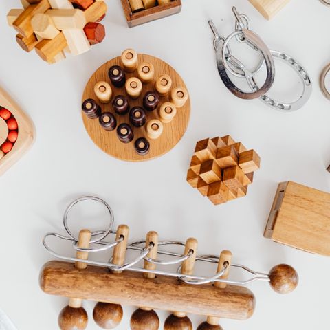 Wooden brain-teaser puzzle set