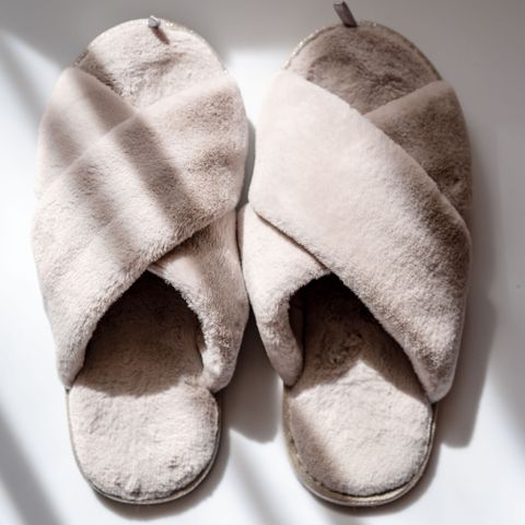 Slippers with actual arch support