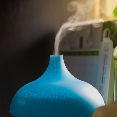 Cool-mist humidifier with humidistat