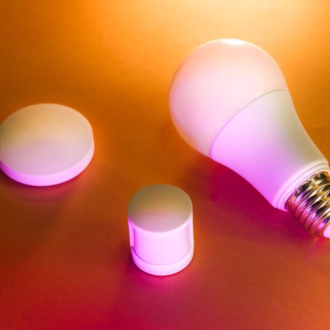 Smart light bulbs, color