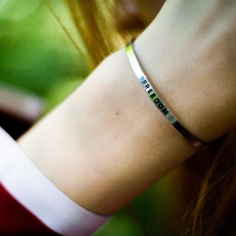 Handwriting-engraved bracelet