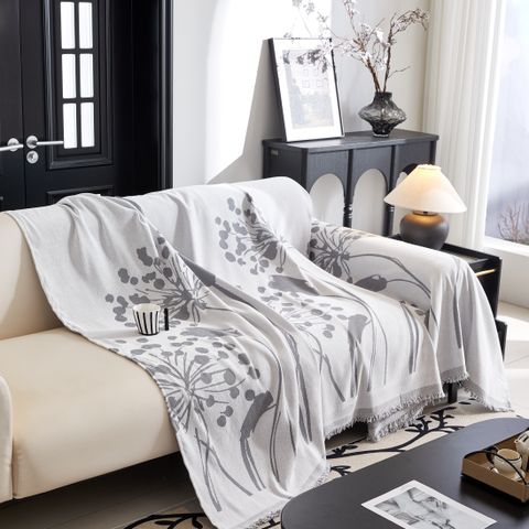 Plush throw blanket