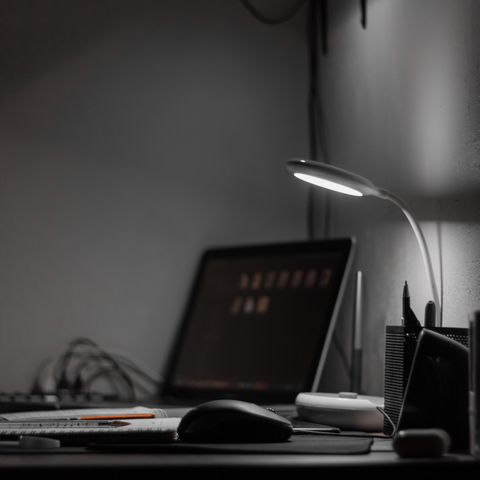 Desk lamp with wireless charger
