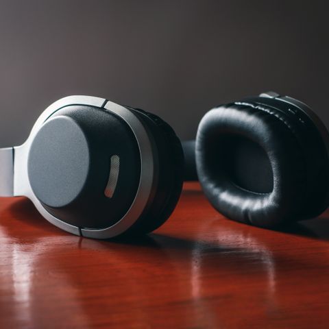 Noise-cancelling headphones